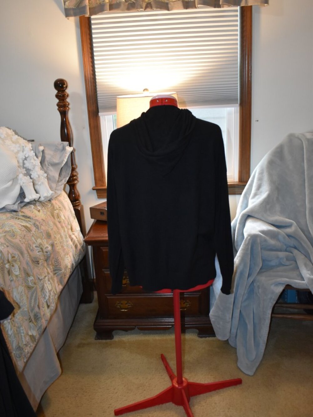 sweater - Picture 6 of 7